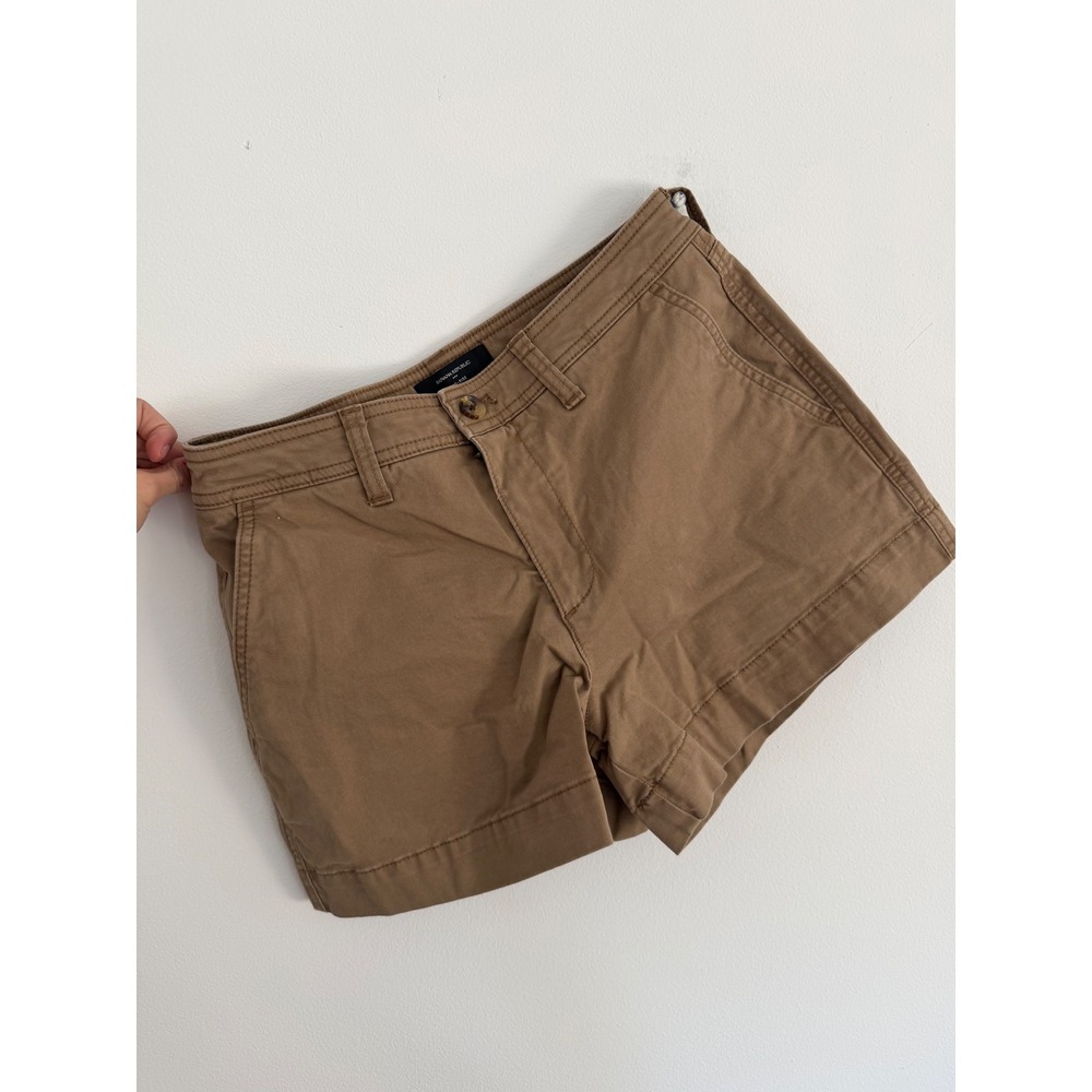 GAP Sz 26 Mid Rise Short Kahki Tan